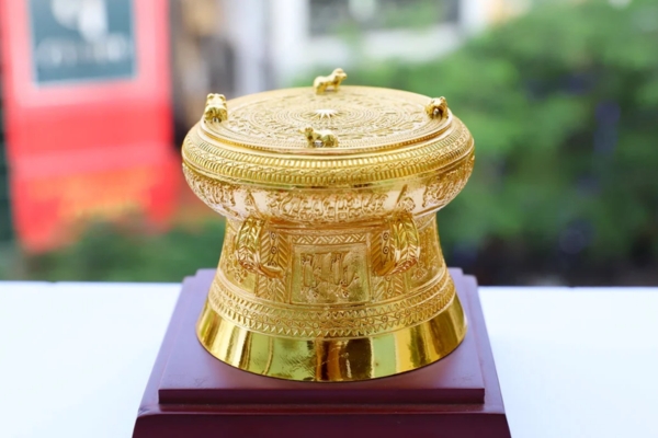 Sản phẩm mạ vàng thường được định giá cao hơn nhờ vẻ ngoài cao cấp và độ bền vượt trội